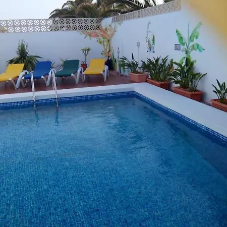 Apartment Sleeps 6 Pool Wifi