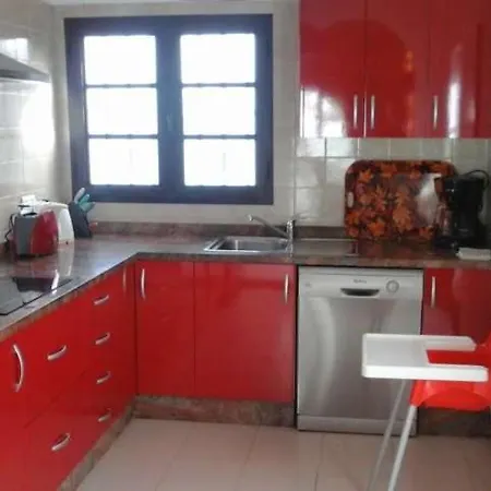 Sleeps 6 Pool Wifi Apartment *